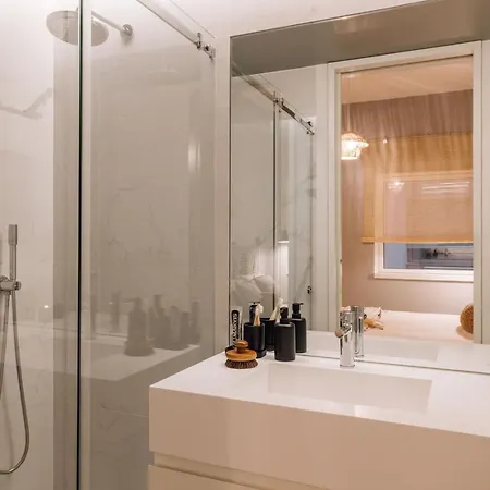 Sama - 2 Bedrooms And Parking In Arroios * リスボン